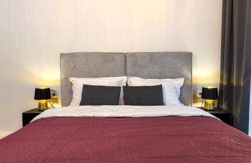 Tractorul Apartment | Velvet Noir, Modern & Luxury Apt, Parking