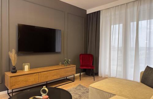 Tractorul Apartment | Velvet Noir, Modern & Luxury Apt, Parking