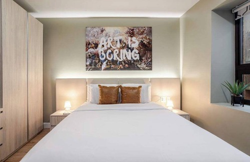 Gay Village Hotel | Velvet Queen – MTL Village Stay