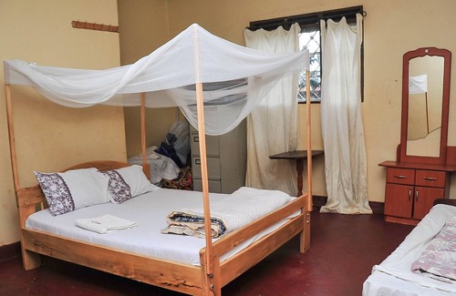 Jinja Hotel | Venchester Guest House