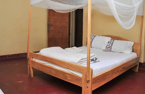 Jinja Hotel | Venchester Guest House