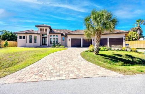 South Venice House | Venice 3 bedroom contemporary home with pool/spa and close to beautiful beaches