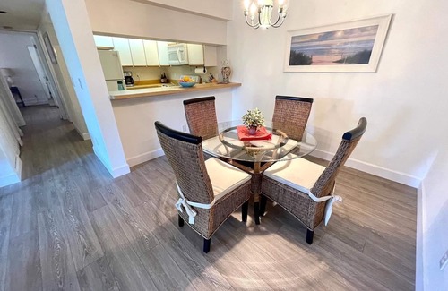 Venice Condo | VENICE BEACH & AMENITY RICH! 2 pools, tennis & pickle ball, on the Legacy Trail!