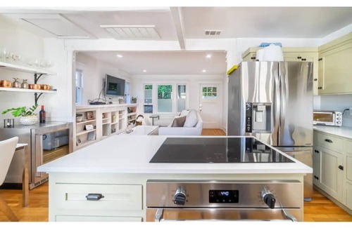 Venice House | Venice Beach Bungalow 6 Blocks From Beach