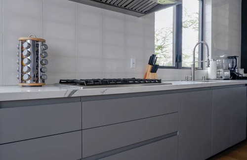Venice Villa | Venice - Modern Multi-Level Living in Venice with Rooftop Oasis