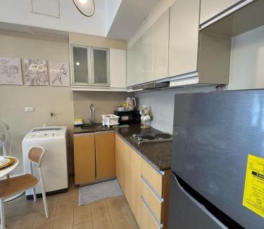 Pinagsama Apartment | Venice Staycation Cozy Glimpse of Grand Canal View Retreat