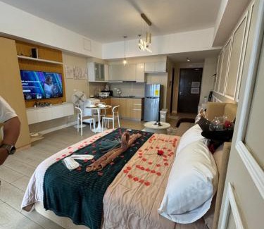 Pinagsama Apartment | Venice Staycation Cozy Glimpse of Grand Canal View Retreat