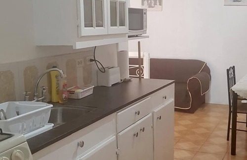 Rockley Apartment | Ventnor House Apartments. Spacious, clean and close to everything you will need.