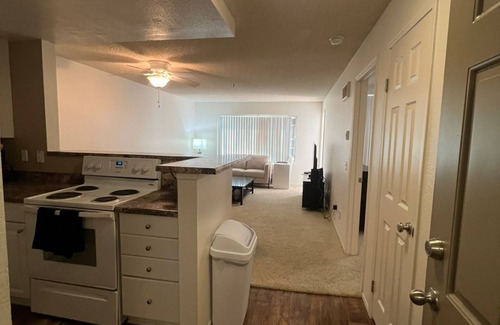 University City Apartment | Veranda La Jolla – Luxe 1BRs near UCSD with spa, pool, and EV charging.