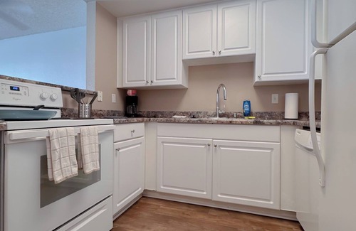 University City Apartment | Veranda La Jolla: Stylish 1BR Retreat in San Diego