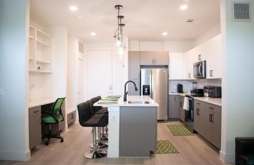 McNeil Apartment | Verde Gem King BR Near Q2 - Domain , Free Wifi