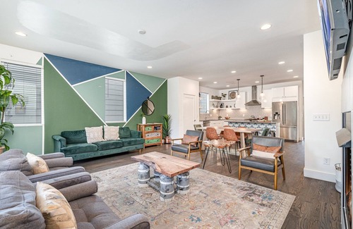 Talbot's Corner Cottage | Verde Heights-sleeps 12-in Cumberland Heights