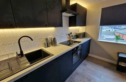 Plasnewydd Apartment | Vere Room 4 - Double Room - Shared Bathroom Near City Centre