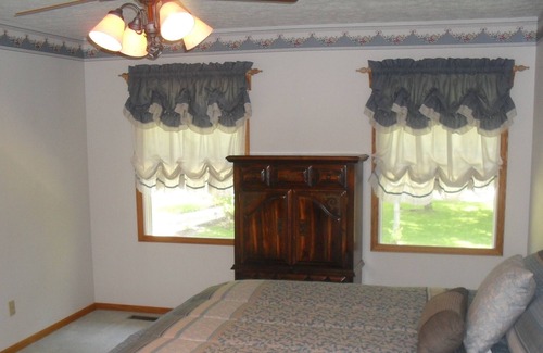 Vermilion House | Vermilion Country Escape, peace and quiet minutes from Lake Erie and Cedar Point