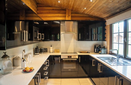Morpeth Cabin | Vermont Lodge - Large Luxury Scandinavian Log Cabin with Hot Tub - Felmoor Park