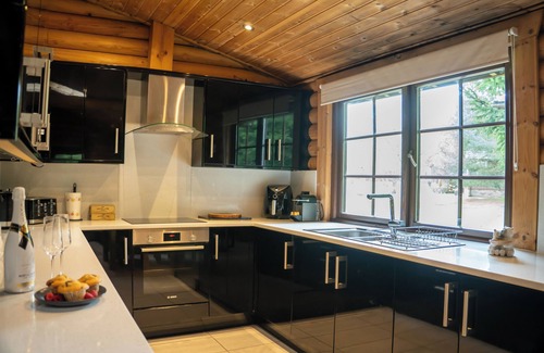 Morpeth Cabin | Vermont Lodge - Large Luxury Scandinavian Log Cabin with Hot Tub - Felmoor Park