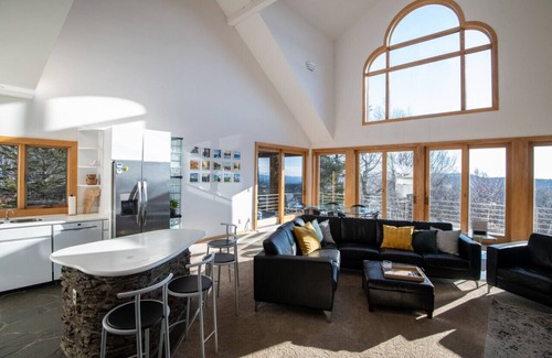 Andover House | Vermont's Mountain Villa: Hot tub, Ski views, Pet+