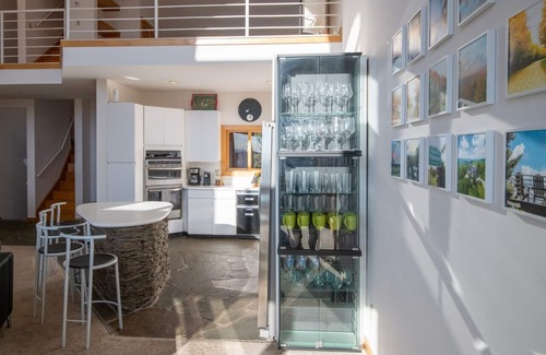 Andover House | Vermont's Mountain Villa: Hot tub, Ski views, Pet+