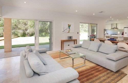 Marybrook House | Vernon Beach House- Ducted Heating/Cooling, WIFI