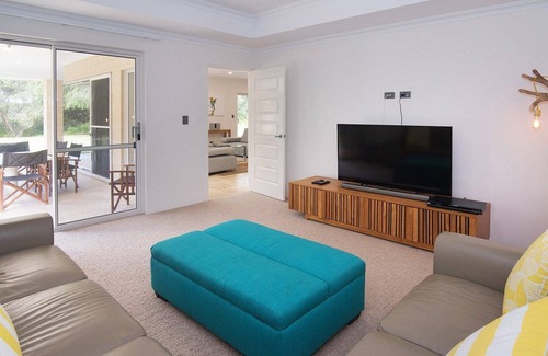Marybrook House | Vernon Beach House- Ducted Heating/Cooling, WIFI