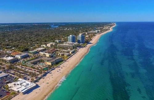 Vero Beach House | Vero Beach Island private gated scantuary with pool, 60' boat dock & kayak launch!