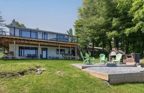 Verona Cottage | Verona Lake cottage with the pizza oven