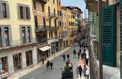 Citta Antica Apartment | Verona Luxury Flats Piazza Erbe, floor 3