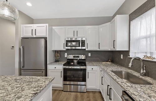 Jeffersonville House | Veronica's Place: Work Friendly & Near Downtown