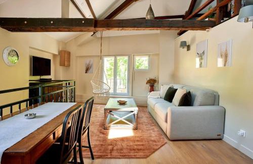 Versailles Apartment | Versailles One Sauna & Jacuzzi
