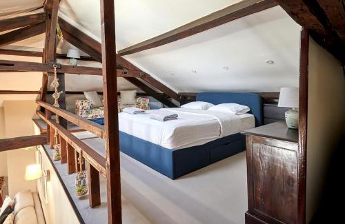Versailles Apartment | Versailles One Sauna & Jacuzzi