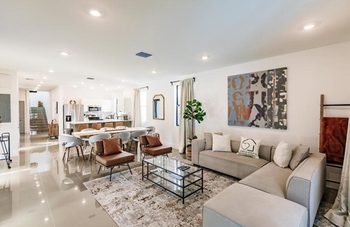 West Little Havana House | Versailles Villa 2- Luxury Designer Townhome