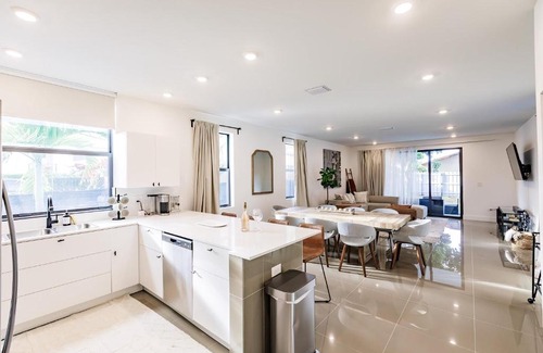 West Little Havana House | Versailles Villa 2- Luxury Designer Townhome