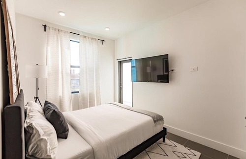 West Little Havana House | Versailles Villa 2- Luxury Designer Townhome