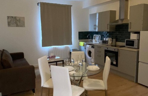 London Borough of Ealing Apartment | Very big and Luxury studio