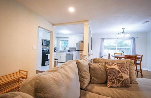 Milton House | Very Clean, Spacious, & Quiet Home Near Beaches
