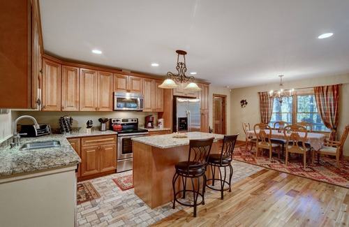 Glenville House | Very close to downtown Cashiers and just minutes away from Lake Glenville, Wi-Fi