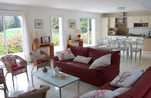 La Foret-Fouesnant House | Very comfortable villa in a quiet, sea view, greenery.