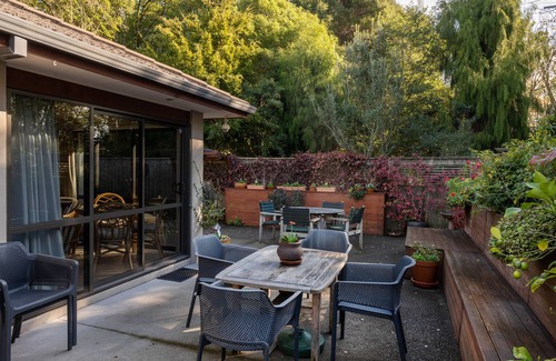 Lynmore House | VERY COMFORTABLE LYNMORE OWNER'S HOME NEAR REDWOOD FOREST.