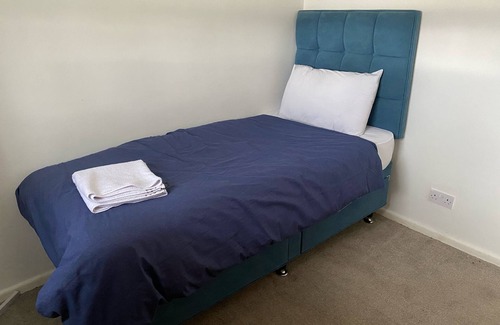 Hemel Hempstead House | Very comfortable Single and Double room with Garden view for rent