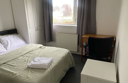 Hemel Hempstead House | Very comfortable Single and Double room with Garden view for rent