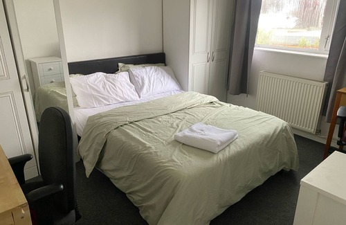 Hemel Hempstead House | Very comfortable Single and Double room with Garden view for rent