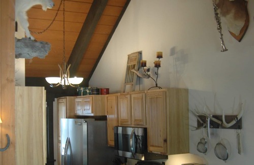 Big Sky Meadow Village Condo | Very Comfortable Condo -Ski & Play All Day Then Relax In This Welcoming Retreat