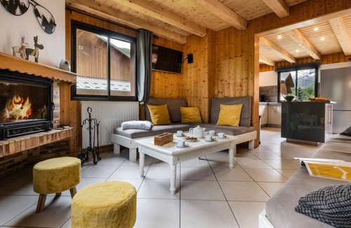 Le Bettaix Ski Chalet | Very comfortable Chalet 3 Vallées -200m from the slopes