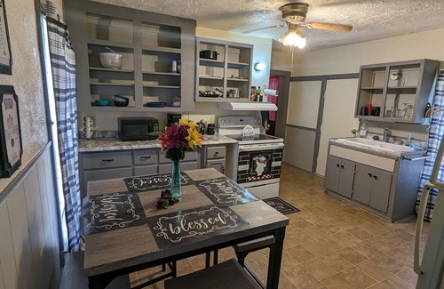 Lincoln House | Very large 1 bedroom house with hot tub very roomy