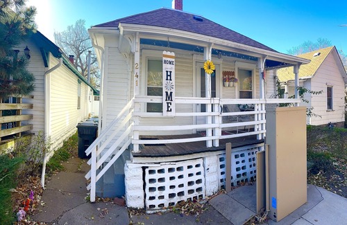 Lincoln House | Very large 1 bedroom house with hot tub very roomy