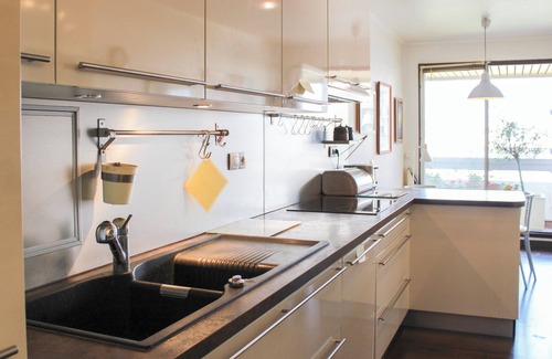 Centre Ville Apartment | Very large apt with balcony and secure parking