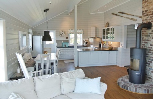 Spangereid House | Very nice and large cottage with a beautiful view over the Grønsfjord, which is rich in fish.