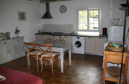Afa House | Very nice T2, ground floor villa with pool and beautiful Mediterranean garden!