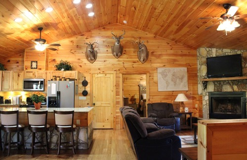 Marshall Cabin | Very Private 4 Bedroom 3 Bath Cabin on 24 acres