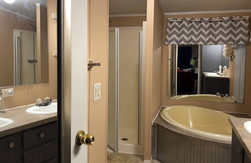 Southmont House | Very quiet location near High Rock lake